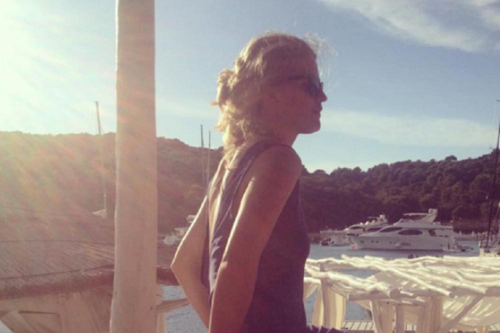 BUDUĆA PRINCEZA JE PRELEPA! Karađorđević pokazao verenicu, i više nego dostojnu titule (FOTO)