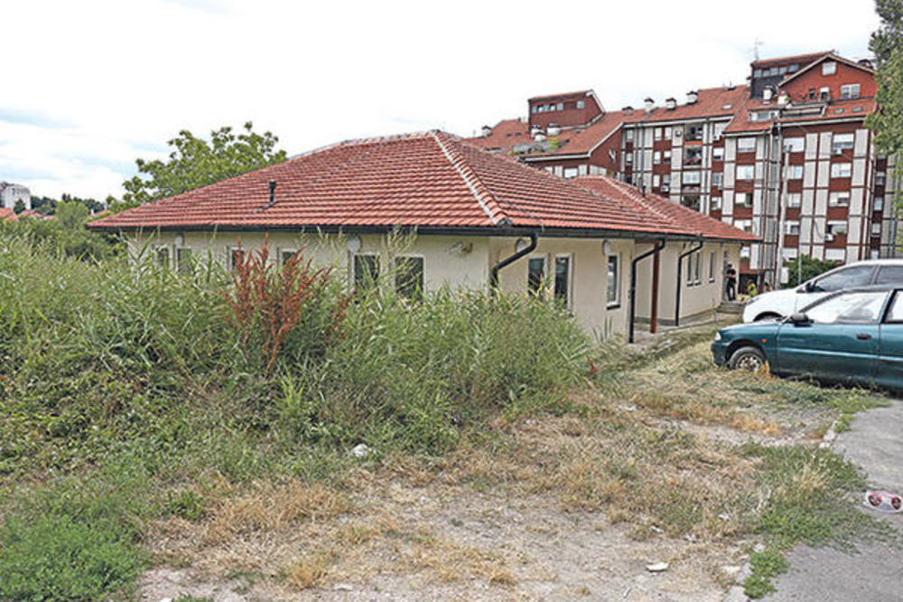 BEOGRAD PUN MALIŠANA KOJI ČEKAJU NA VRTIĆ, A OVAJ ZVRLJI PRAZAN! Vrtić na Zvezdari za decu sa smetnjama iako završen, nikada nije otvoren!
