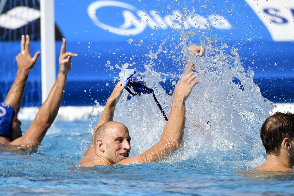 BRONZA ZA SRBIJU!!! Delfini potopili Helene! Srbija - Grčka 11:8