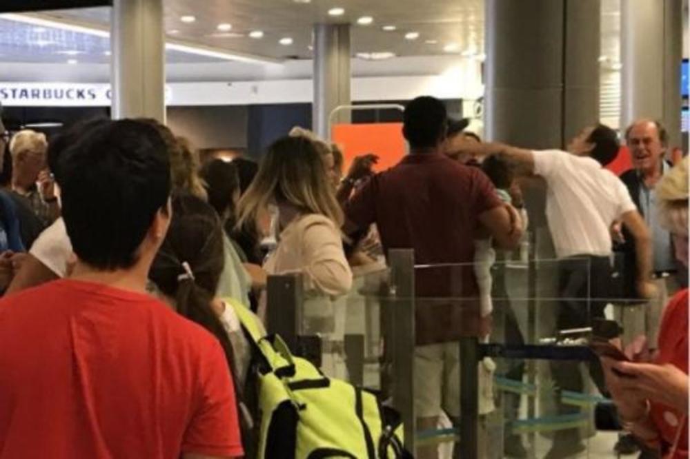 U FRANCUSKOJ DELE BONOVE ZA HRANU, U VREDNOSTI OD 5, 20 I 30 EVRA: Gradonačelnici sami "PRESEKLI"!