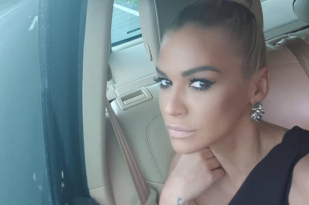 PREZGODNAAAA! Nataša Bekvalac zapalila internet fotkom na kojoj je bez brusa, a na sebi ima samo... (FOTO)