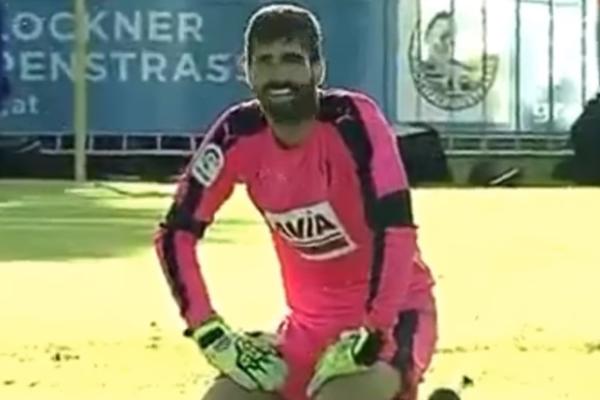 TO NI GOGUA NE BI URADIO! Upravo je postignut najgori, najgluplji, ali i najsmešniji autogol koji ste ikada videli! (VIDEO)