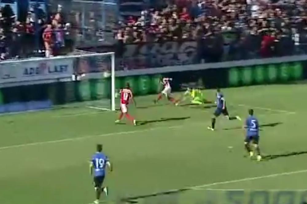 Ovo nije promašaj godine, ovo je promašaj veka! Blamaža rumunskog fudbalera o kojoj priča svet (VIDEO)