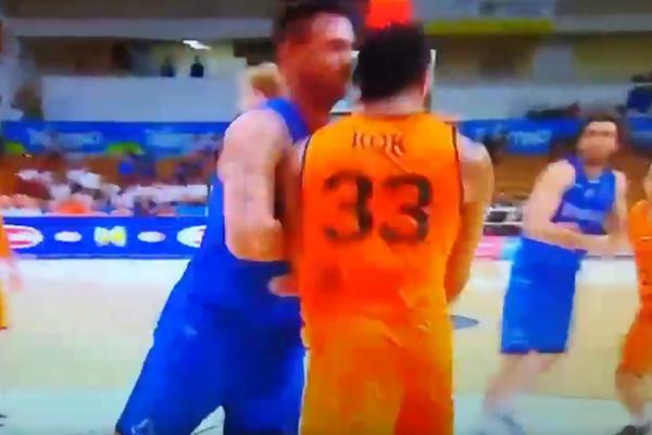 PUČE BRUKA: Tuča Teovog novog saigrača i potpuno anonimnog košarkaša! NBA zvezda povredila ruku! (VIDEO)