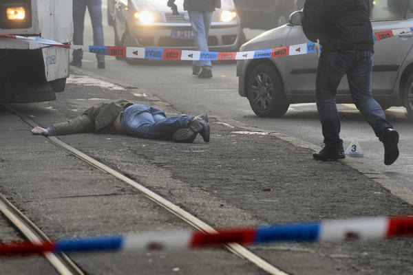 UHVATIO GA ZA KOSU I PUCAO MU U USTA! Likvidaciju na šinama u 27. marta snimila je kamera hotela, ali ubice nema