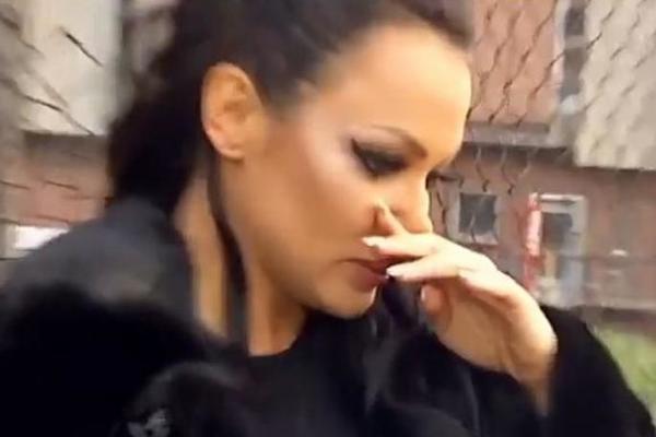 ZA MAMINOG MALOG ANĐELA KOJI NIJE DOČEKAO DA UGLEDA SVET! Tamara Đurić pali sveće nerođenoj ćerki, prizor razara