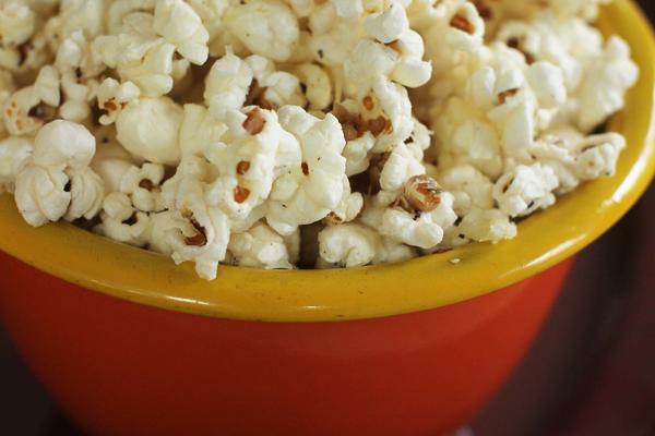 GREŠITE SVE VREME, A NISTE NI SVESNI: Evo kako da pripremite kokice iz mikrotalasne, jedan korak je presudan!