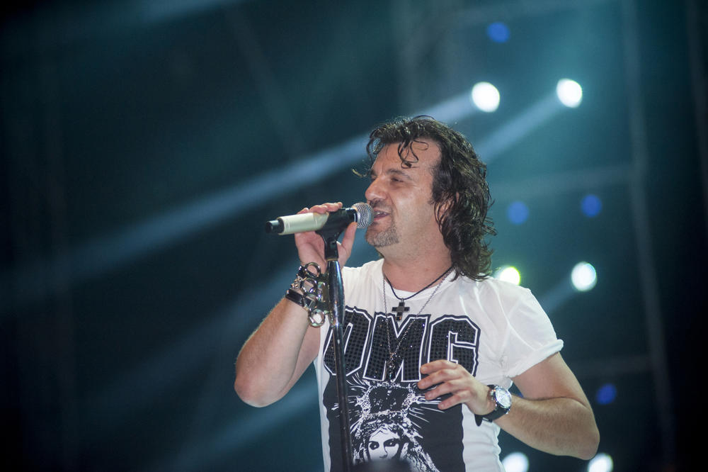 Aca Lukas strahuje za bezbednost? Posle raskida sa Branislavom folker DUPLIRAO broj ljudi u OBEZBEĐENJU!