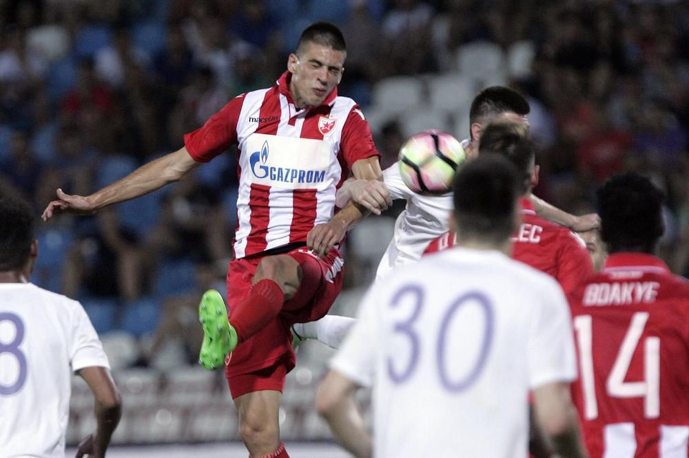 A nisu njegov otac i Džaja: Znate li sa kojim legendarnim Zvezdinim fudbalerima Vujadin Savić okreće jagnje na ražnju? (FOTO)
