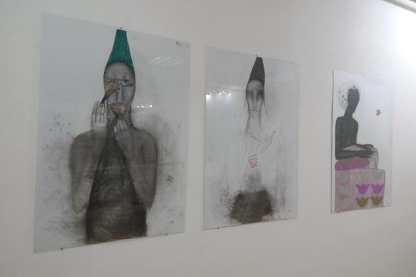 IZLOŽBA TALENTOVANE UMETNICE TARE RODIĆ U BLOK GALERIJI: "Drugačiji duh portreta" plod začaranog kruga emocija i fantazmi! (FOTO)