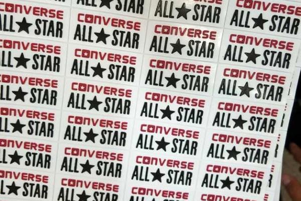 "ORIGINAL" STARKE: Srpski carinici kod Kineza našli hiljade i hiljade ZNAKOVA ZA PATIKE! (FOTO)