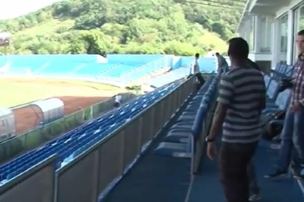 ŠTA ĆE MI "STARI USISIVAČ": Trener brutalno isprozivao bivšeg fudbalera Jagodine koga su mu doveli na probu! (FOTO) (VIDEO)