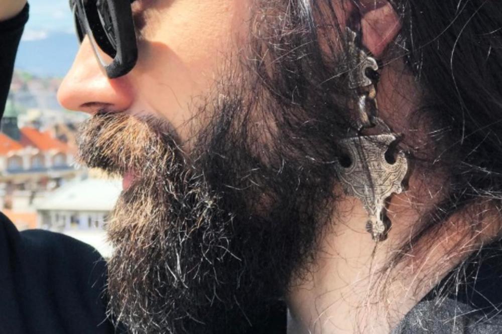 ESTRADA U ŠOKU! Poznati pevač pratio dečka i uhvatio ga sa drugim MUŠKARCEM! Varao me je i lagao... (FOTO)