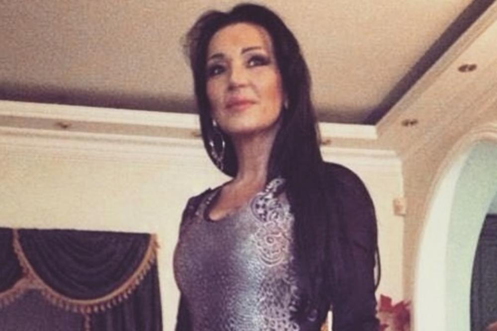 MA BRAVO GOCO! Skinula se u bikini u 52. godini, a klinke mogu samo da joj zavide na STOMAKU! (FOTO)