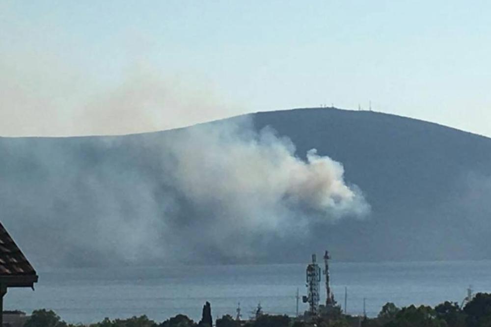 PONOVO GORI U CRNOJ GORI! Vatra se razbuktala, angažovana ekipa za vandredne situacije (FOTO)