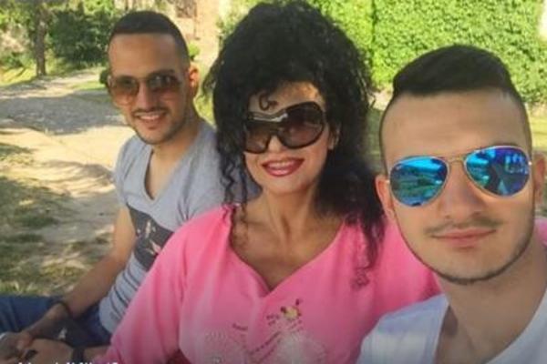 SIN LIDIJE VUKIĆEVIĆ JE BAJA I PO, ALI KADA MU VIDITE DEVOJKU! Ne zna se ko je lepši (FOTO)