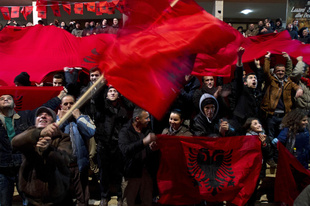 USVOJILI NOVU DEKLARACIJU: Albanci tvrde da su MANJINA na Kosovu pa traže da ih zastupa TAČI i visoke pozicije u vladi Srbije!