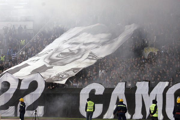 HAOS U PIREJU NA POMOLU: Grobari došli do karata za meč Olimpijakos - Partizan! (FOTO)
