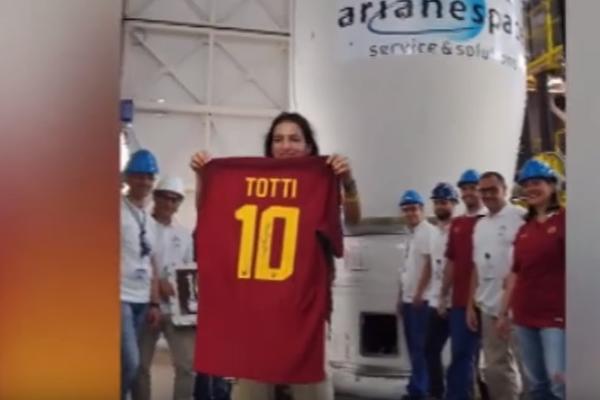 Frančesko Toti je toliko veliki da su ga poslali u svemir! (VIDEO)