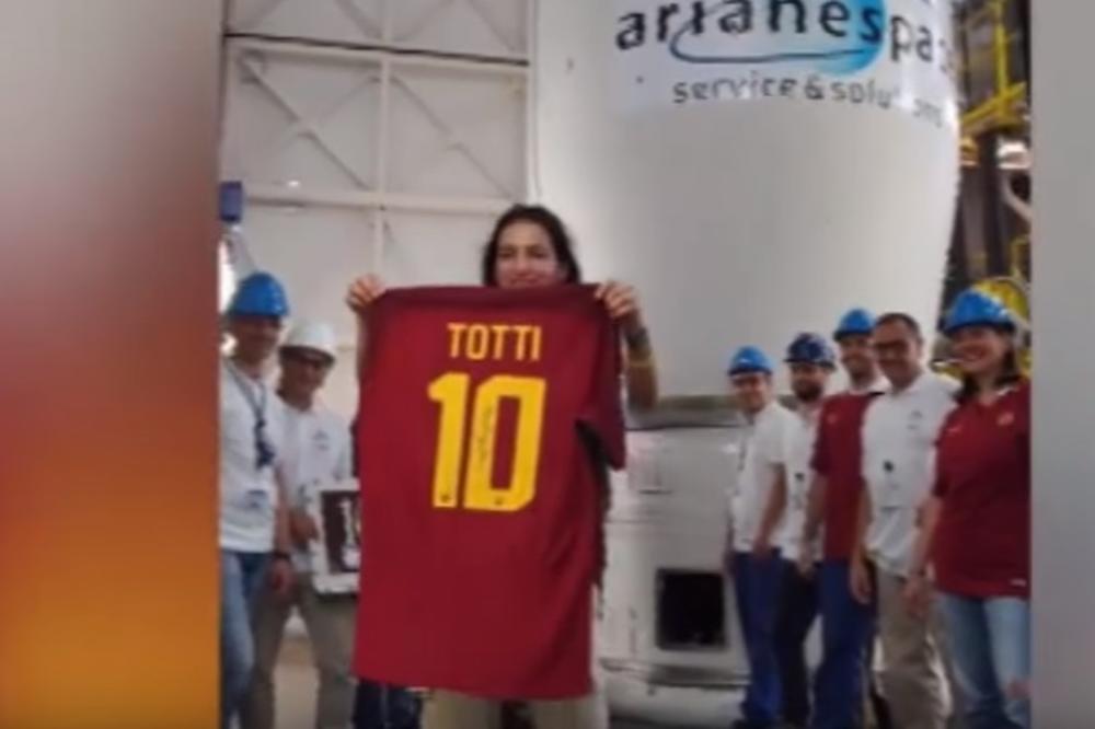 Frančesko Toti je toliko veliki da su ga poslali u svemir! (VIDEO)