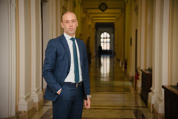 KENA SE IZVINIO ZBOG IZJAVE O HOLOKAUSTU: Učinio sam nepravdu, povredio mnoge prijatelje