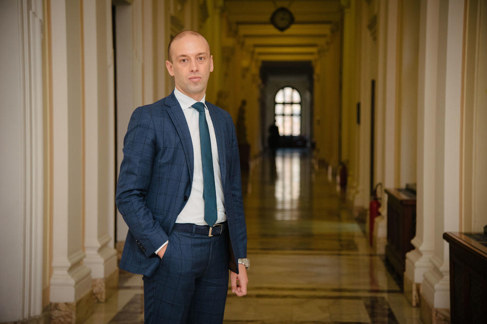 KENA SE IZVINIO ZBOG IZJAVE O HOLOKAUSTU: Učinio sam nepravdu, povredio mnoge prijatelje