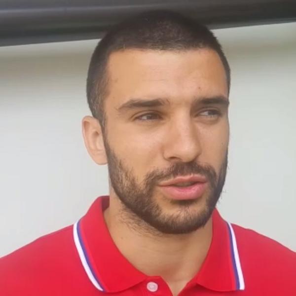FANATIK! Branko Lazić je možda povređen, ali to ga nije sprečilo da ponovo pokaže kakav je LAV! (FOTO)