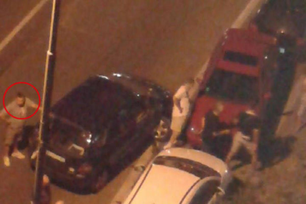 OPUŠTENA VARIJANTA! Pijan se zakucao u automobil na Čukarici pa otišao da jede čokoladice! (FOTO)