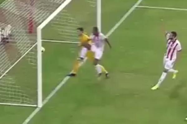 Kljajiću, izvini, ali ovaj gol što si primio protiv Olimpijakosa, ne bi primio ni golman u beton ligi! (VIDEO)