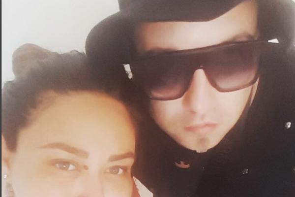 OGLASIO SE SREĆNI TATA RASTA: Prve slike iz bolnice, Ana blista, a devojčica...