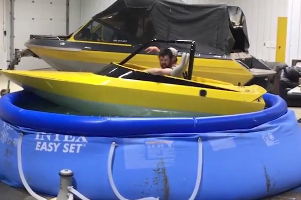 HOOOĆEMO DA SE VOOOZIIIMO! Uroljali se kao zmajevi, ubacili gliser u bazenče i dali pun gas! (VIDEO)