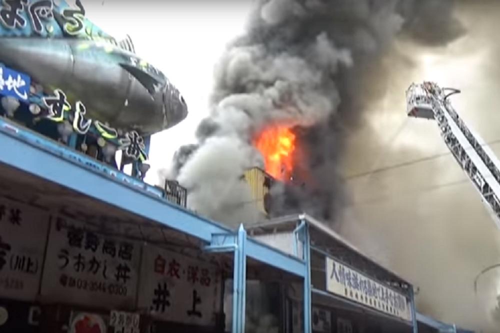HAOS U TOKIJU: Gori najveća riblja pijaca na svetu, požar se proširio na četiri zgrade! (VIDEO)