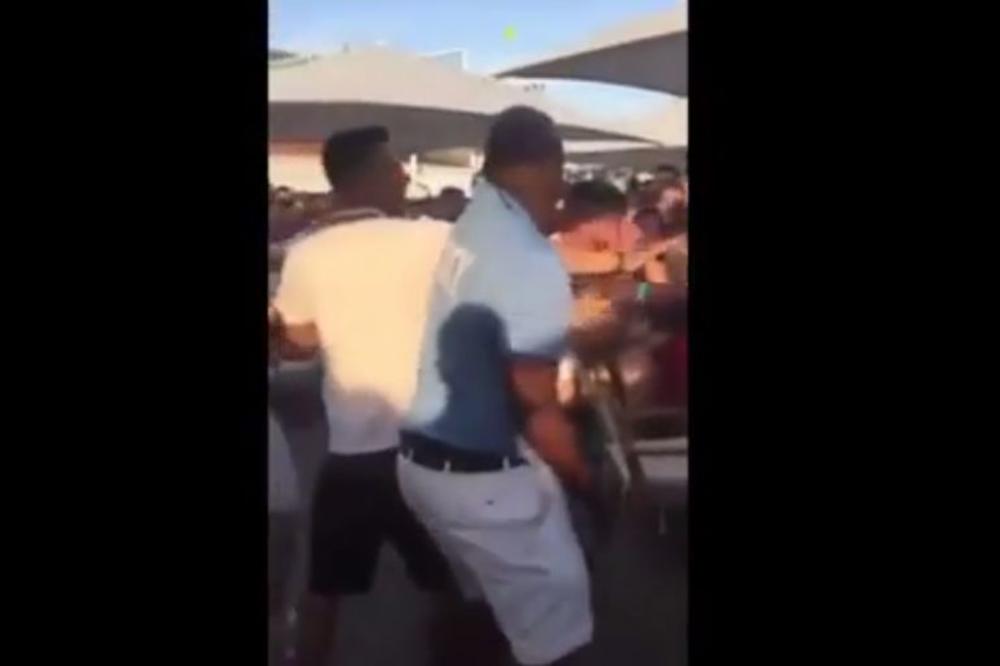 DA LI JE PRETERAO? Polio je vodom radnika obezbeđenja, a onda... (VIDEO)