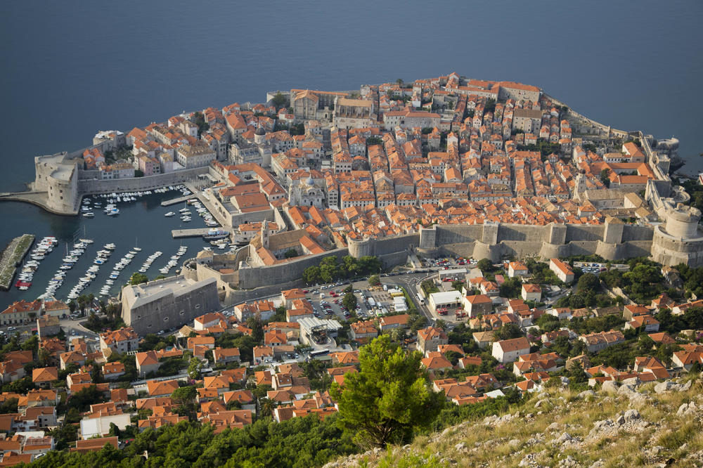 HOROR NA PLAŽI U HRVATSKOJ! Ivana otišla da kupi detetu sok, kada se vratila doživela je poniženje!
