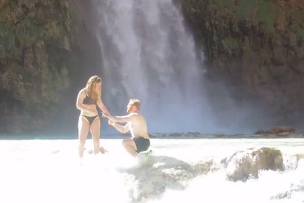 ZAPROSIO JE DEVOJKU NA IVICI PROVALIJE: Nije mogao ni da pretpostavi da će mu se desiti ova KATASTROFA!