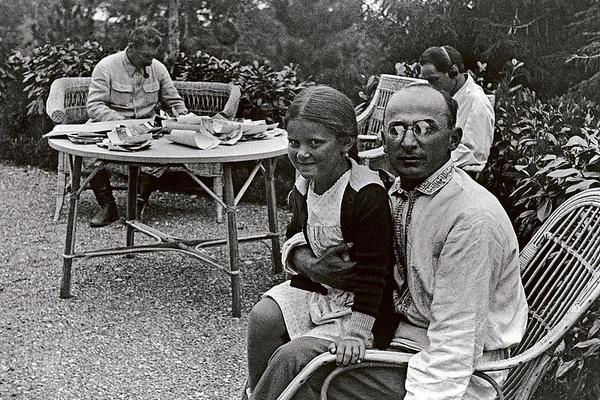 Tri MISTERIOZNE TAJNE KGB koje se i dalje čuvaju ZAKOPANE u ruskim arhivima izašle su na videlo! Svet u šoku!