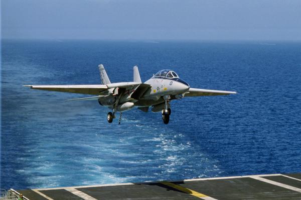 Avion američke mornarice se srušio u more, spaseno 23 vojnika!