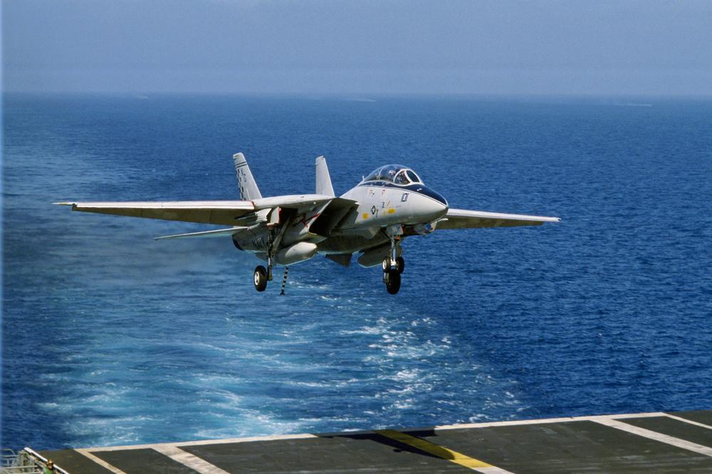 Avion američke mornarice se srušio u more, spaseno 23 vojnika!