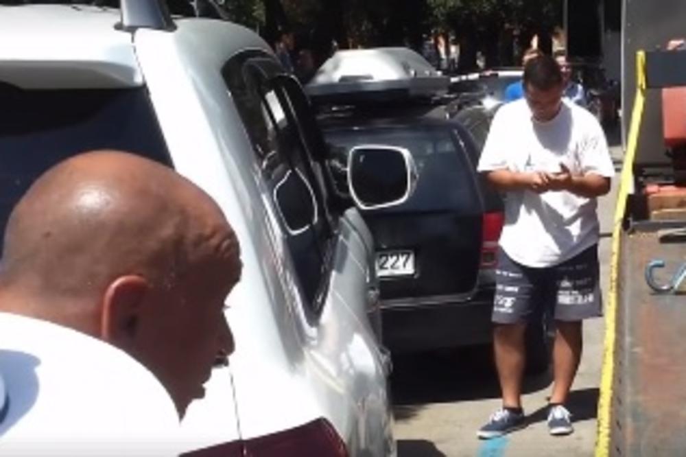 HRVATI PODIGLI KOLA RUSU INVALIDU, PA MU JOŠ UNIŠTILI LEKSUS! Parkirao je po propisu, ali NIJE IH BILO BRIGA! (VIDEO)