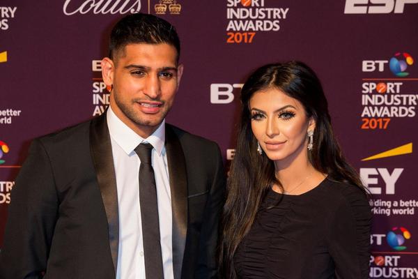 AFERA TRESE OSTRVO: Bivši bokserski šampion se razvodi od prelepe žene, optužio je da ga vara sa Džošuom! (FOTO)