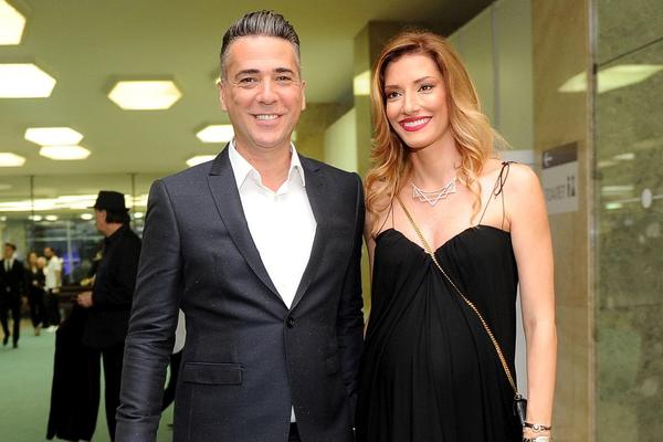 PEGE I SEDE JEDNE PORED DRUGIH: Ovako bez trunke šminke izgleda Jovana u 8. mesecu trudnoće! (FOTO)