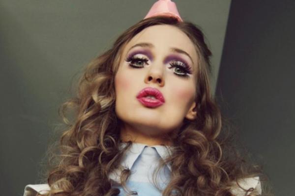 ŠTA SE KRIJE IZA GLAMUROZNOG ŽIVOTA NAJBOGATIJE SRPSKE MANEKENKE? Svi misle da je princeza, a ona živi život Pepeljuge!