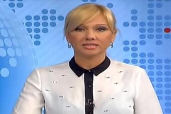 UVEK JE ZAKOPČANA DO GRLA: Voditeljka RTS se skinula u kupaći, svi su gledali samo u jednu stvar. Tačnije, dve! (FOTO)