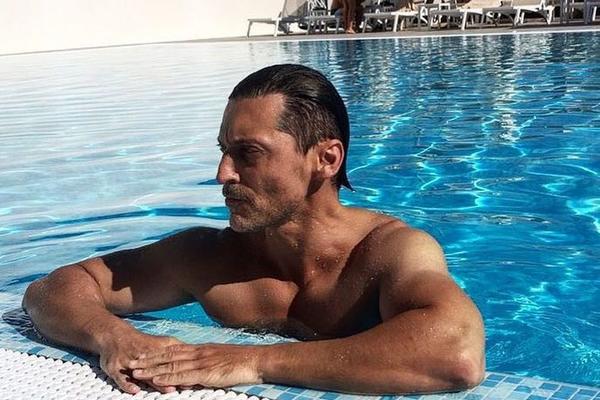 BOŠKO JAKOVLJEVIĆ GRMI U 6. DECENIJI: Pokazao telo od MILION DOLARA! (FOTO)