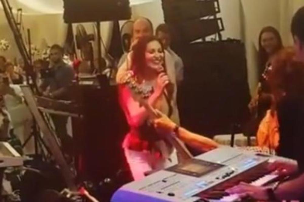 OVO JE NAJJAČI SRPSKI DUET SVIH VREMENA! Ceca pokidala uživo, a on na gitari...