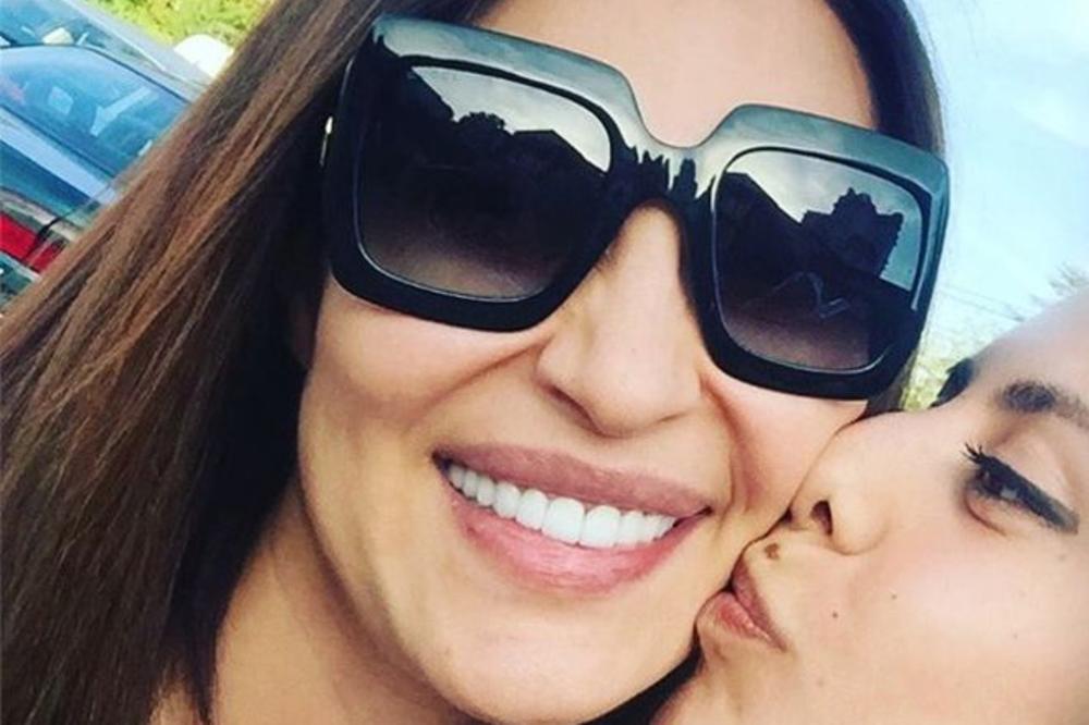 PRELEPO ILI POMALO BOLESNO? Jedna Cecina obožavateljka odlučila se na suludi potez! (FOTO)