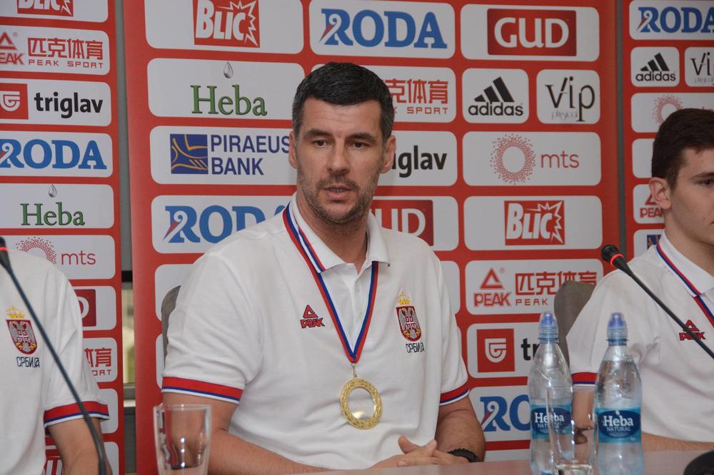 TAKO SE NOSI DRES, TAKO SE ZA NJEGA BORI! Vlada Jovanović se zahvalio zlatnim Orlićima za sve što su uradili za Srbiju! (FOTO)