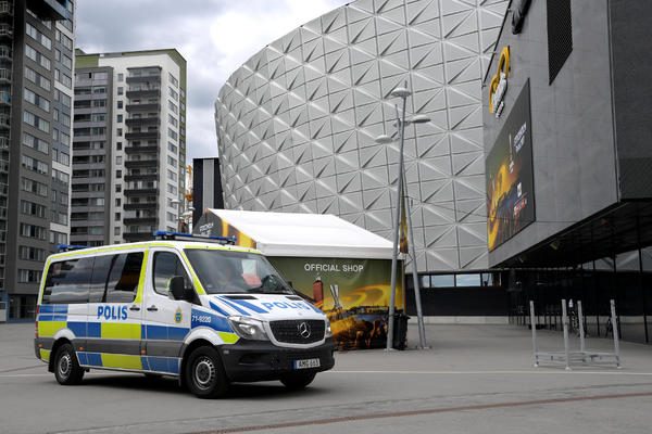 INCIDENT U ŠVEDSKOJ: Automobil uleteo među pešake, nekoliko povređeno!