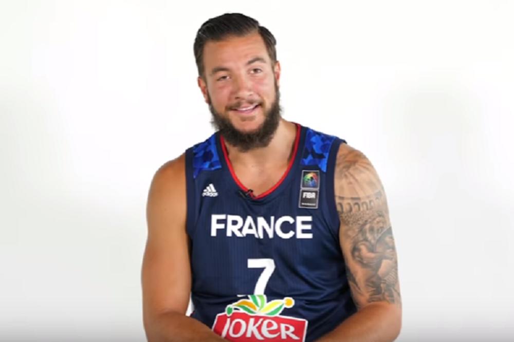 Žofri Lovernj ostao zatečen kad je čuo šta ga pita novinar! Odgovor je bio samo jedan - prst na tetovaži! (FOTO) (VIDEO)