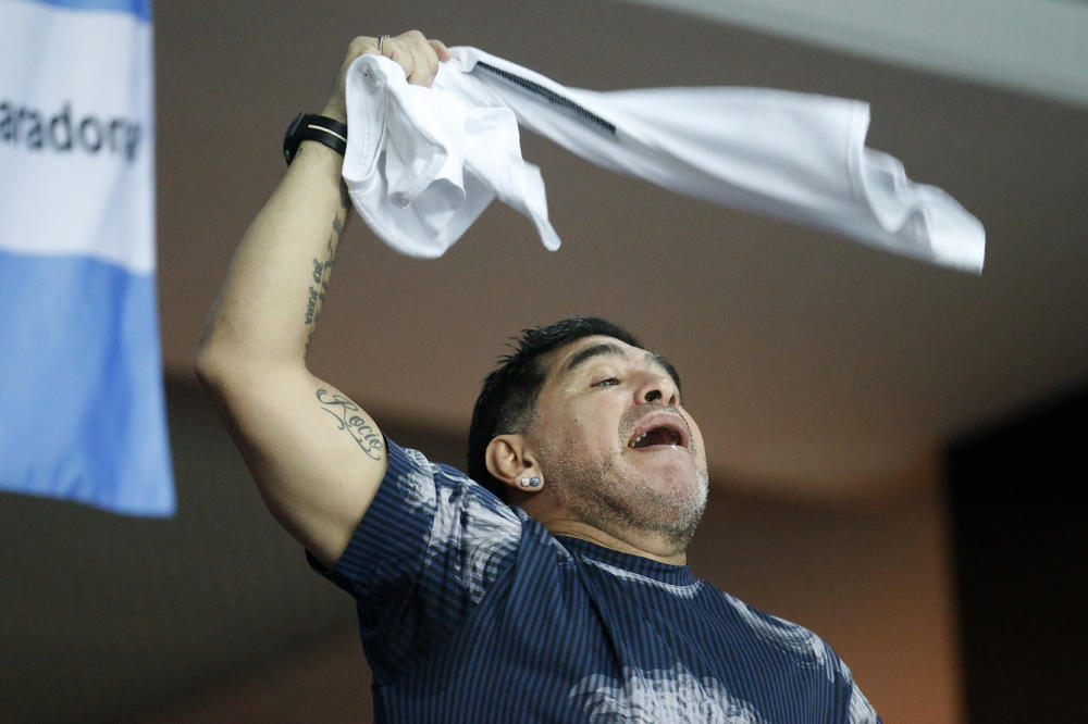 OBJASNIĆU IM ŠTA ZNAČI DRES REPREZENTACIJE: Maradona traži od Sampaolija da održi govor igračima pred meč odluke! (FOTO)